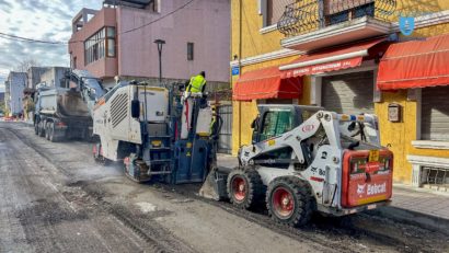 CONSTANȚA: Evitați să circulați pe strada Cuza Vodă. Echipele Primăriei asfaltează carosabilul în zonă