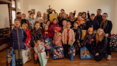 TULCEA: Elfii lui Moș Crăciun au ajuns și la copiii din Chilia Veche
