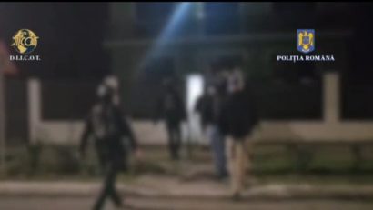 CONSTANȚA: Trei persoane au fost arestate preventiv, fiind bănuite de trafic de minori și proxenetism