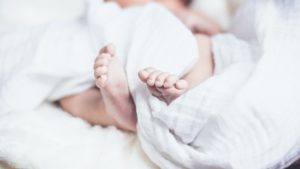 Sporul natural al populației s-a menținut negativ în iulie; numărul nașterilor a scăzut cu 4,2%