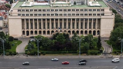 Coaliția a decis plafonarea adaosului la alimentele de bază cu încă 3 luni; reducerea accizei la carburanți, luată în calcul