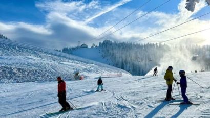 Sezonul de schi s-ar putea deschide săptămâna viitoare în Poiana Brașov