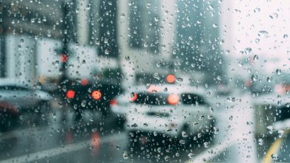 Vremea se va răci accentuat în toată țara. Instabilitate atmosferică, precipitații mixte, cantități de apă însemnate, intensificări ale vântului, brumă
