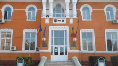 MEDGIDIA: 500 de angajați ai Primăriei sunt în grevă din cauza neplății salariilor