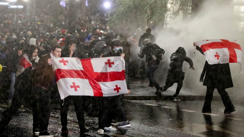 GEORGIA: Mii de manifestanţi pro-UE au protestat din nou în capitala Tbilisi