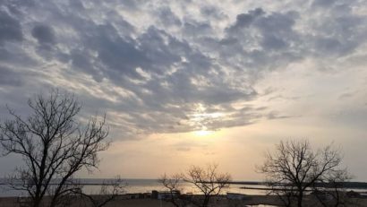 Maxime termice de până la 14 grade, joi, în Dobrogea și pe litoral