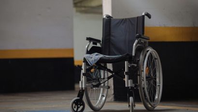 Asociațiile persoanelor cu handicap, nemulțumite de facilitățile la plata impozitelor pe imobile și mașini