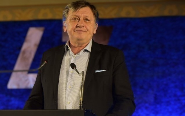 Crin Antonescu și-a depus candidatura din partea Alianței Electorale ‘România Înainte’