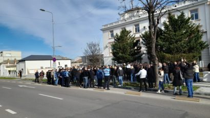 CONSTANȚA: Protest în fața sediului IPJ împotriva ‘Ordonanței trenuleț’