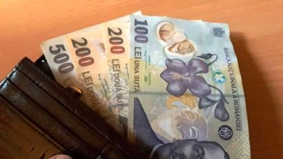 Salariul mediu net a scăzut cu 2,5% în mai