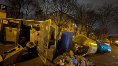 AUDIO | Urmările reciclării sticlelor din plastic – ghene vandalizate și gunoi menajer împrăștiat în jur. Ce spun autoritățile locale și reprezentanții firmei de salubritate din Constanța
