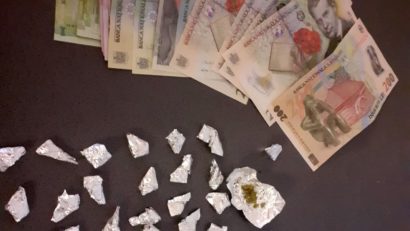 O persoană de 27 de ani, bănuită de trafic cu substanțe psihoactive, a fost reținută de polițiștii constănțeni