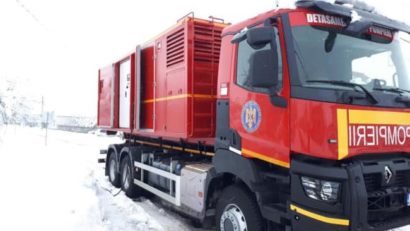 Județul CONSTANȚA: Scurgeri de combustibil pe DJ228 de la un autocamion ieșit în afara părții carosabile