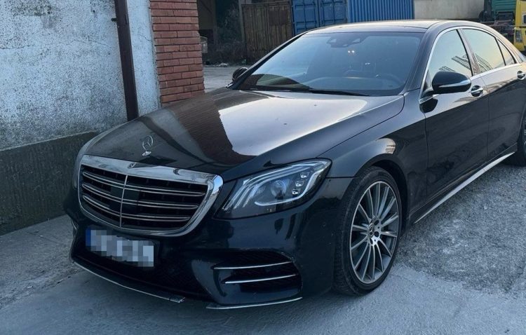 Autoturism dat în urmărire, depistat poliţiştii de frontieră la Agigea