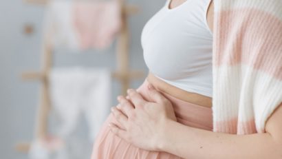 Ghid pentru prevenirea sarcinilor la minore, lansat de Asociația Moașelor Independente și Asociația Moașelor din România