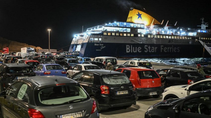 GRECIA: Peste 9.000 de persoane au părăsit insula Santorini, din cauza cutremurelor