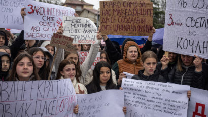 Incendiu într-un club din Macedonia de Nord: Mii de oameni denunță în stradă corupția generalizată