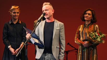 După succesul cu „Seaside Stories”, regizorul Radu Afrim aduce un nou spectacol pe scena Teatrului de Stat Constanța