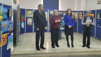 AUDIO | Expoziția de grafică, pictură și Haiga „În Spirala Timpului”, organizată de Careul Doamnelor din Liga Navală, vernisată la Muzeul Marinei Române