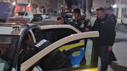 MEDGIDIA: Trei bărbați și un minor, reținuti de polițiști, fiind bănuiți de tâlhărie calificată. Ar fi furat fier vechi și unul dintre ei l-a atacat pe paznicul ce i-a surprins