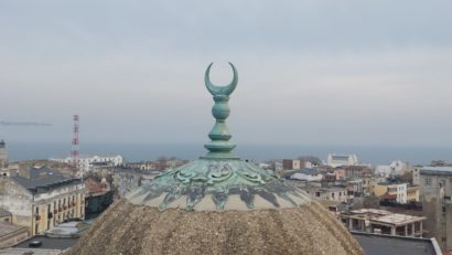 AUDIO | În această perioadă, credincioșii musulmani oferă mese de Iftar