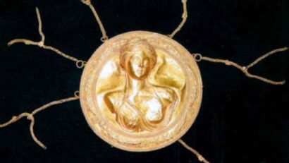 Ce bijuterii și pietre nestemate purtau femeile din antichitate, aflăm la Piesa de Patrimoniu