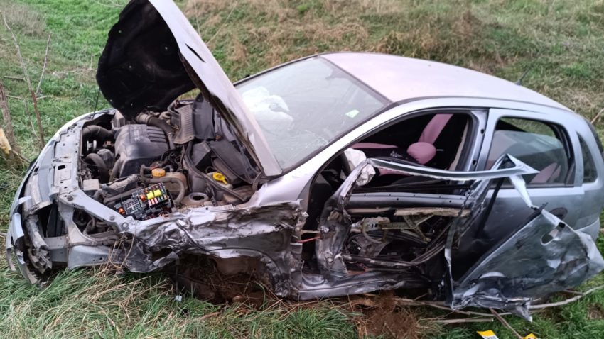 SIBIOARA: Accident grav între un TIR și un autoturism, cu o victimă încarcerată