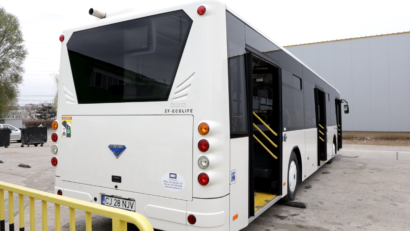 TULCEA: Două autobuze noi de mare capacitate au intrat în circulație