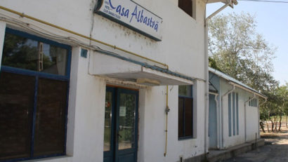 TULCEA: Casa albastră de pe malul lacului Ciuperca a fost preluată de Primăria municipiului