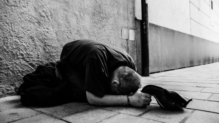 CONSTANȚA: Dosar penal pentru două persoane care puneau minorii să cerșească