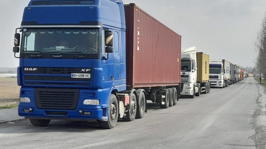 Coloană de TIR-uri, Isaccea, județul Tulcea/ Cătălina Radu