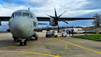MApN: Patru pacienţi, victime ale incendiului din Macedonia de Nord, transportaţi cu o aeronavă română în Lituania