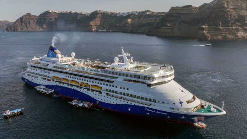 GRECIA: Primul vas de croazieră a ajuns pe insula Santorini, după seria de seisme din februarie
