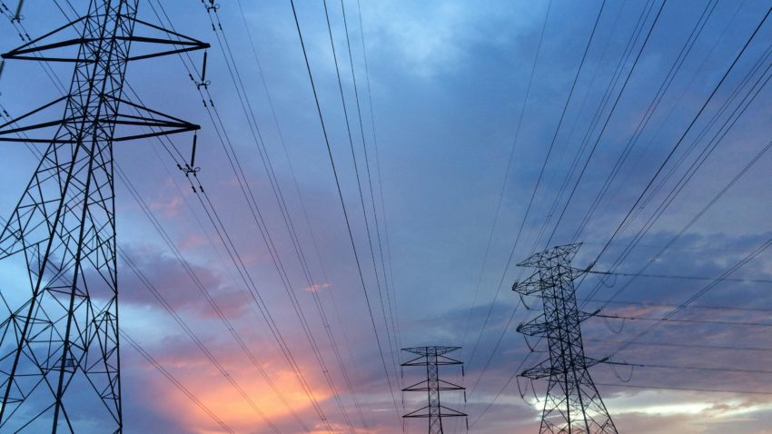 stalp curent, energie, fire curent