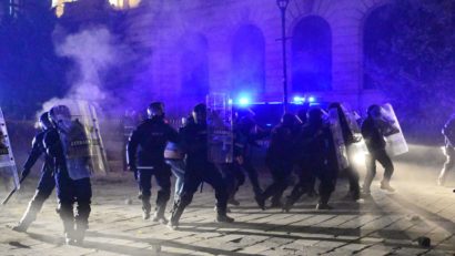 DGPMB: 13 noi percheziții la participanții la violențele de la protestul din fața BEC