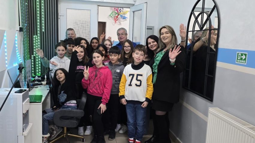 AUDIO | Radioul școlar de la Lipnița, postul care va schimba destinul a sute de copii prin forța cuvântului rostit la microfon