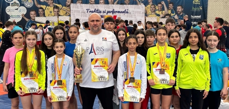 Echipa feminină de lupte de la CS Victoria Cumpăna s-a clasat pe primul loc la Campionatul Național U15