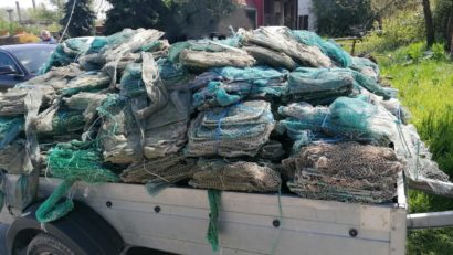 Inspectorii ARBDD au distrus mai multe tipuri de unelte de pescuit confiscate
