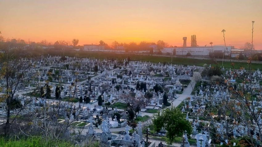 TULCEA: Acces auto restricționat în cele două cimitire municipale