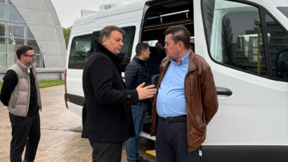 Consiliul Județean Constanța a cumpărat 30 de microbuze electrice, destinate transportului elevilor din mediul rural