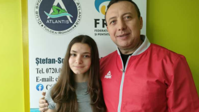 TULCEA: O adolescentă de 14 ani, prima sportivă calificată de cinci ori în finalele unui Campionat național de înot