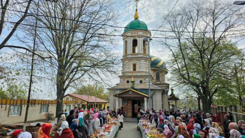 TULCEA: În bisericile starovere, se sfințesc preparatele de Paști