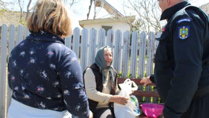 TULCEA: Un strop de lumină în suflete, dus pe valurile Deltei de jandarmi