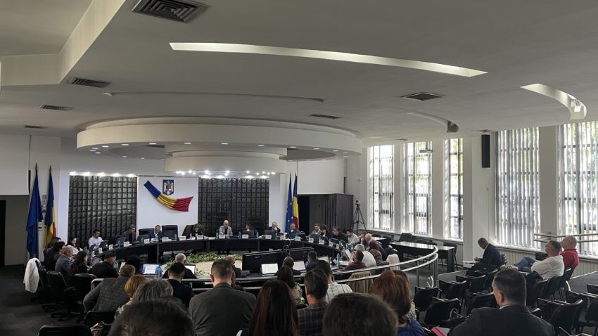 Sprijin financiar pentru specialiștii din sănătate și indemnizații majorate la Aeroportul Tulcea – decizii în ședința Consiliului Județean