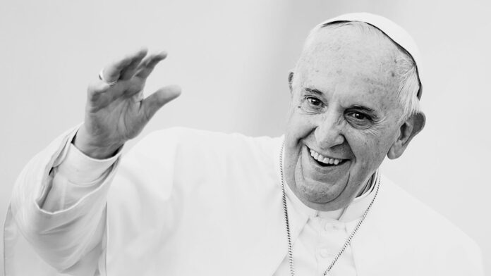 FRF anunţă că la meciurile programate sâmbătă se va ţine un moment de reculegere în memoria Papei Francisc