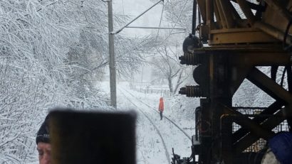 CFR: Circulația trenurilor pe raza regionalelor IAȘI și BRAȘOV, afectată de ninsori și vânt puternic