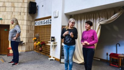 AUDIO | 11 bibliotecare de la Constanța pregătesc spectacolul “Femeile țâfnoase”, o adaptare după Carlo Goldoni