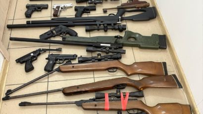 Județul CONSTANȚA: Polițiștii au ridicat 39 de arme neletale, în urma mai multor percheziții domiciliare