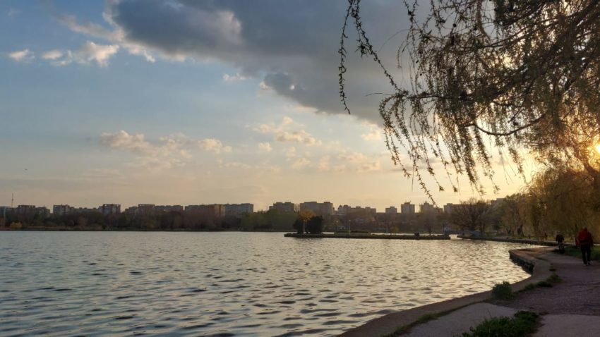 Lacul Tabacarie, vreme, nori, asfintit - foto - ds