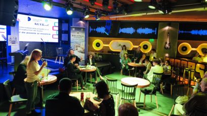 AUDIO | Poezie, cântec și povești spuse de oameni frumoși, la un eveniment dedicat Zilei Bibliotecarilor